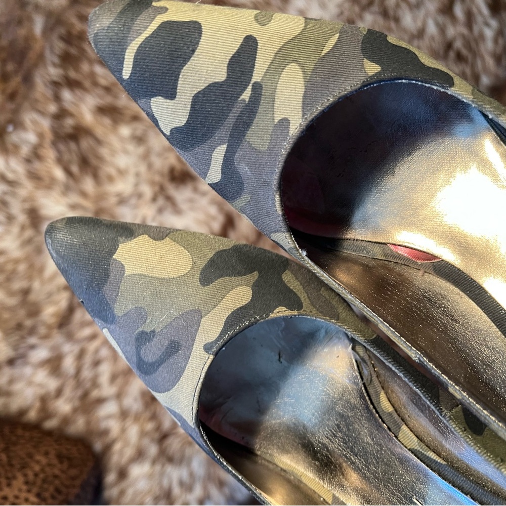 Camouflage Women's Pumps, size 8